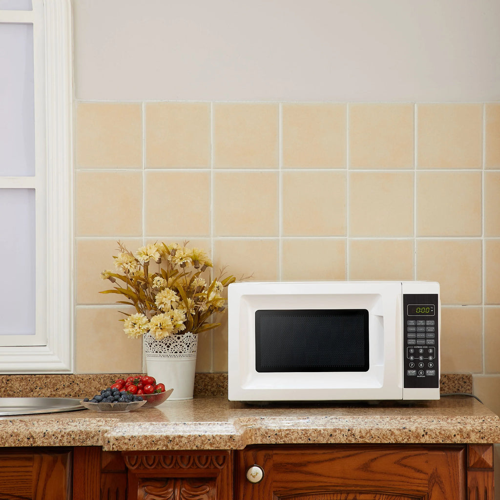 0.7 Cu. Ft. 700W White Microwave Oven Z36565