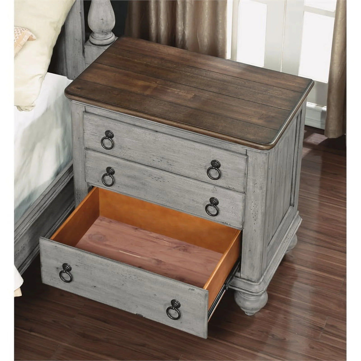 Weathered Gray 3 Drawer Nightstand Z512