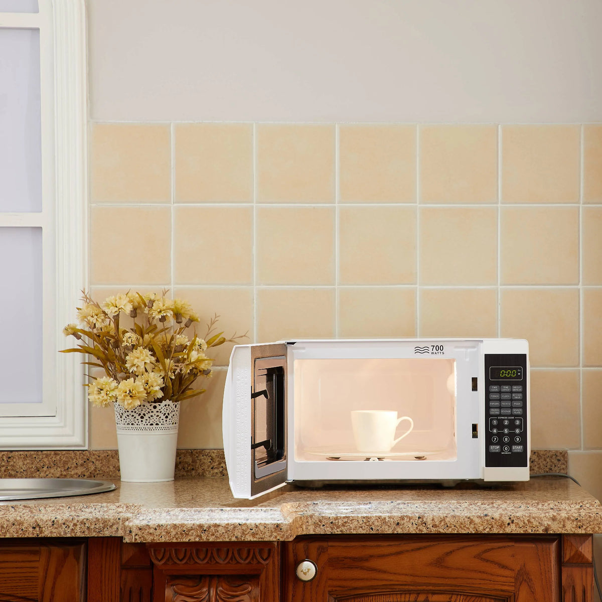 0.7 Cu. Ft. 700W White Microwave Oven Z36565