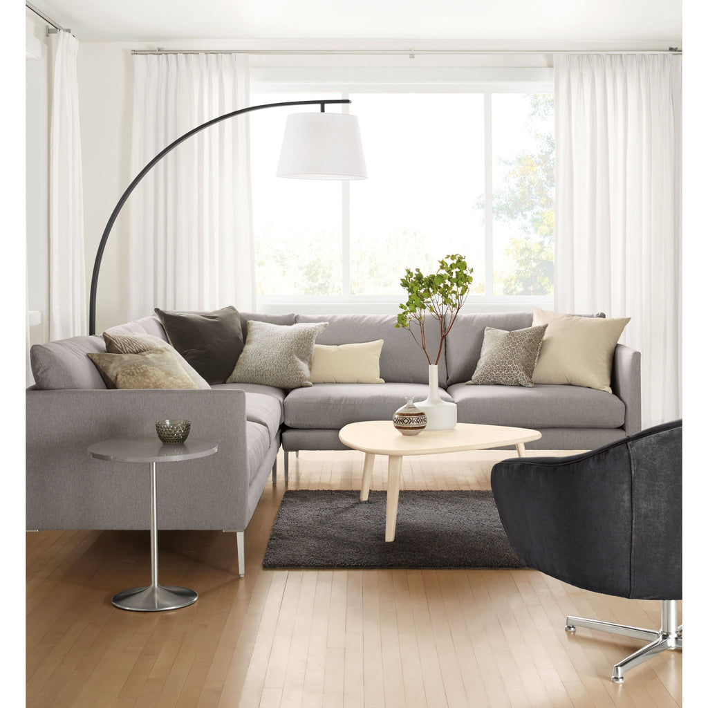 White Round End Table 18 Diameter 22H K91531